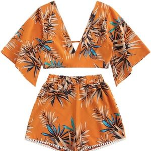 SweatyRocks Women's 2 Piece Butterfly Sleeve Knot Front Crop Top with Shorts Set